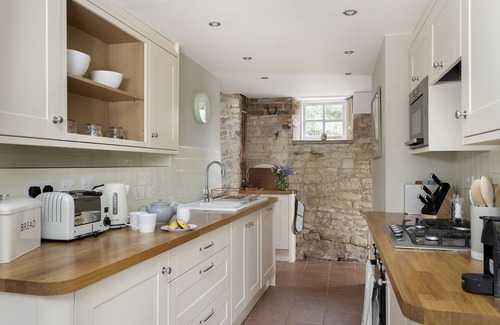 Bredons Norton Cabaña | Southcroft Cottage is ideally located in the peaceful village of Bredon's Norton at the foot of Bred