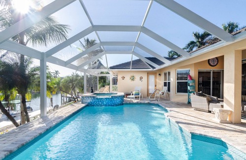 Marco Island Casa | Entorno del complejo entre las palmeras - Piscina frente al mar Bañera de hidromasaje Muelle de fuego