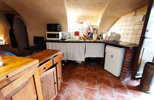Brujas Apartamento | Southern Ardèche Cevennes, estudio en el habitante independiente, típico e intimista.