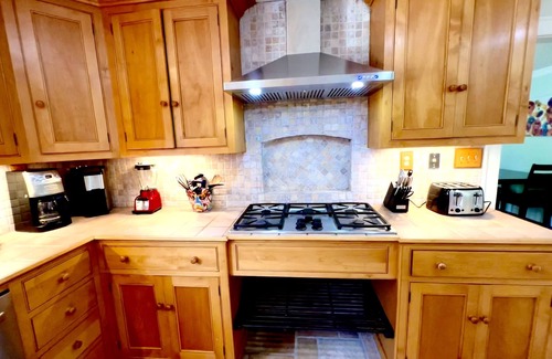 Laurel Casa | Southern Charm 1 - 5 minutes to downtown Laurel. SUMMER SALE!!