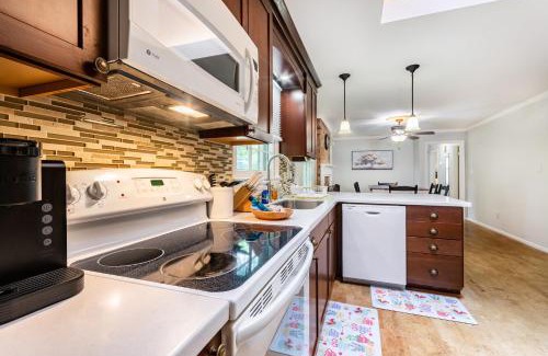Greensboro Casa | Southern Charm 2BR Greensboro Nest