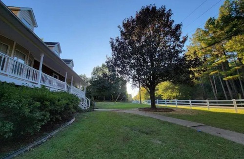 Pinson Casa | Southern Charm Cottage - Peaceful 4 BR By The Creekside!