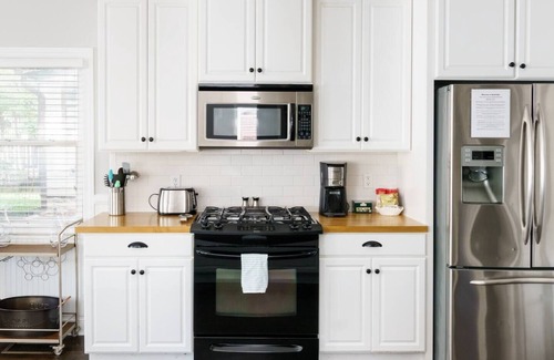 Hope Gardens Casa | Southern Charm: Downtown, Walk to Farmers Market & Printers Alley!