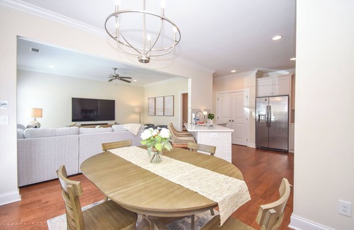 Auburn - Opelika Condominio | Southern Charmer in Auburn, condo sleeps 8! Comes w/gameday parking pass!