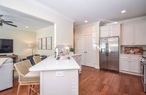 Auburn - Opelika Condominio | Southern Charmer in Auburn, condo sleeps 8! Comes w/gameday parking pass!