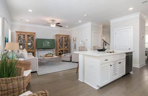 Mount Pleasant Casa | Southern Charming NEW Home Mins to Beach & Dwntn