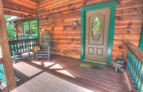 Sautee Nacoochee Casa | Southern Comfort | Spacious Family Retreat, Dog Friendly w/ Gaming Area and More
