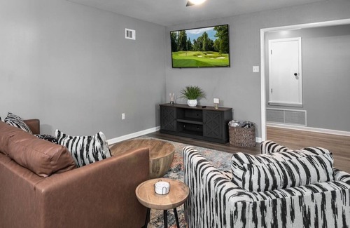 Conway Casa | Southern Comfort. 3bd/2ba house in downtown Conway
