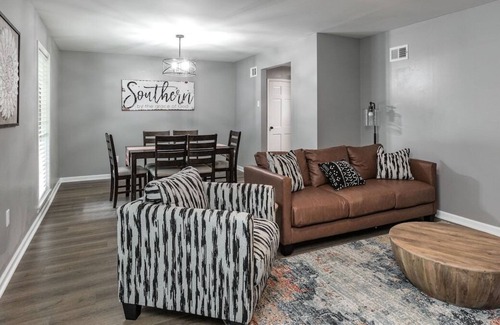 Conway Casa | Southern Comfort. 3bd/2ba house in downtown Conway