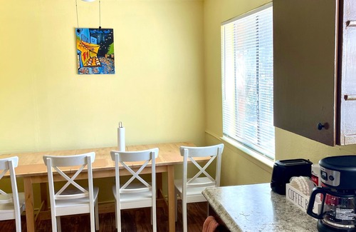 Garland Casa | Southern Comfort Near Dallas Metroplex Area Accommodates 9 Guests