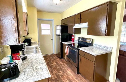 Garland Casa | Southern Comfort Near Dallas Metroplex Area Accommodates 9 Guests