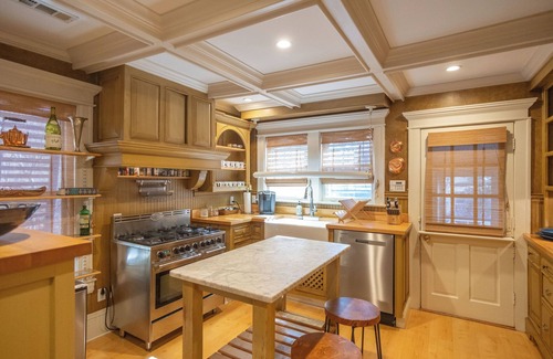 East Midtown Casa | Southern Elegance in Heart of Memphis