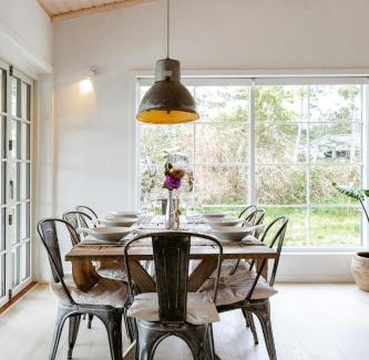 Lumsas Casa | Southern Feel In Refurbished Home By Shore