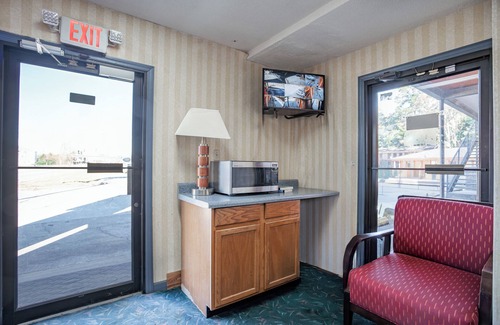 Walterboro - St. George Hotel | Southern Inn By OYO Walterboro I-95