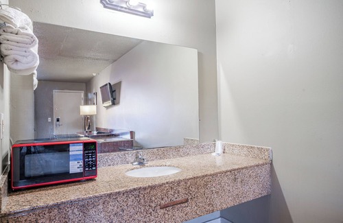 Walterboro - St. George Hotel | Southern Inn By OYO Walterboro I-95