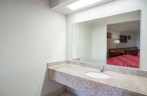 Walterboro - St. George Hotel | Southern Inn By OYO Walterboro I-95