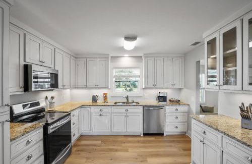 Port St. Joe Casa | Southern Mermaid Cottage- Pet Friendly Fenced