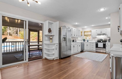 Southern Pines Casa | Southern Pines Getaway w/Hot Tub, Fire Pit & Pool