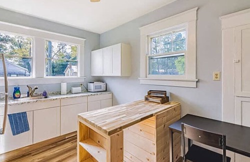 Midtown Casa | Southern Serenity-3br w Fenced Yard