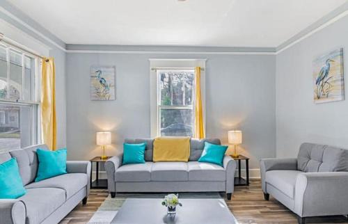 Midtown Casa | Southern Serenity-Timeless 3BR w Fenced Yard