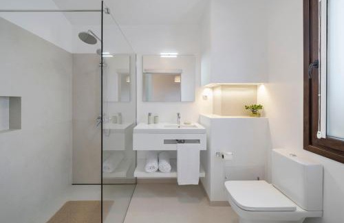 Calheta Casa | Southern Sunny House by An Island Apart
