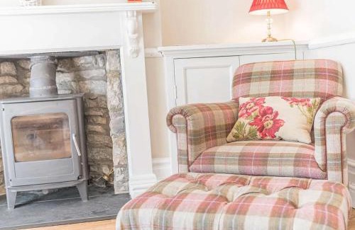 Kendal Casa | Southfield is a spacious period five bed, four bath with parking