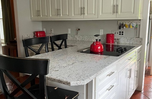 Southport Casa | Southport Charm! Steps away from town!