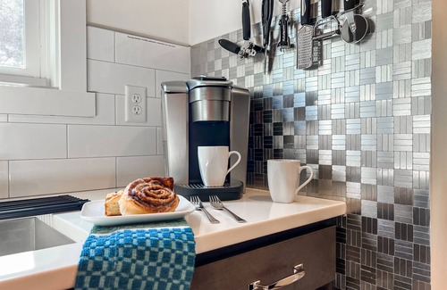 Southport Casa | Southport Tree Escape * King Studio Near Downtown