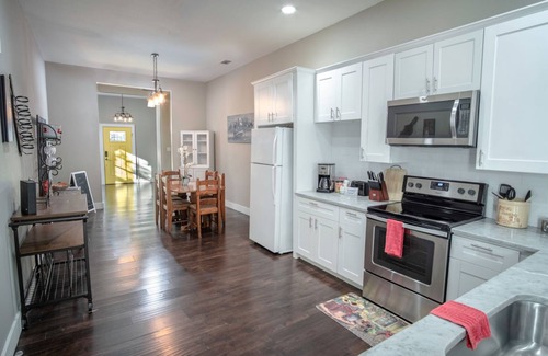 Southtown Casa | Southtown Classic 3br/2ba Mins From Downtown