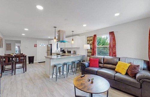 Berkley Casa | Southwest Charm Spacious Family Home Near Denver