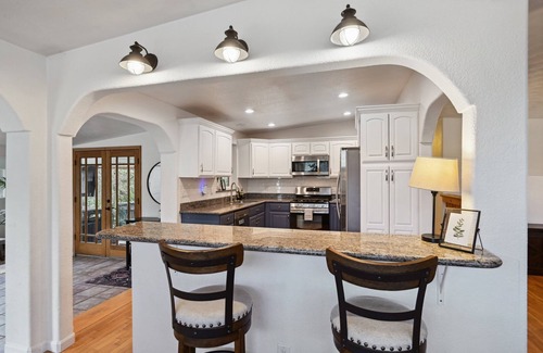 Littleton Casa | Southwest Mid-Mod 5BR w/ Big Yard, Hot Tub, Fireplace, A/C, WIFI, and Kitchen