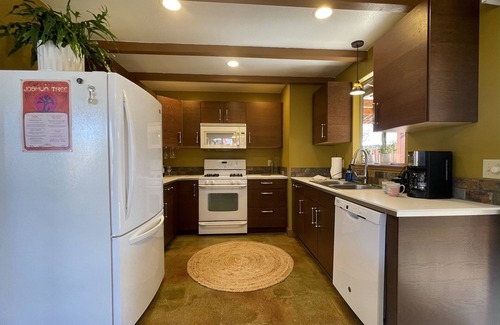 Twentynine Palms Casa | Sante Fe Beauty con piscina cerca de JTNP ~ WiFi ~ TV