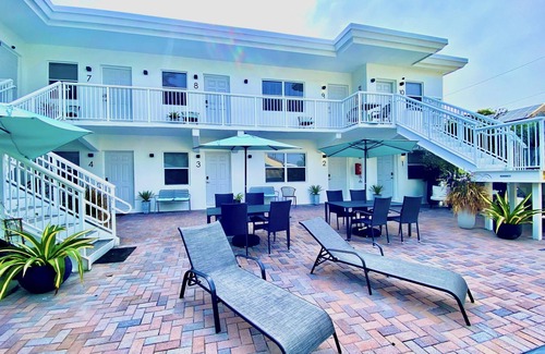 Hollywood South Central Beach Apartamento | Southwinds 3 for 2 Queen Studio Steps to Beach