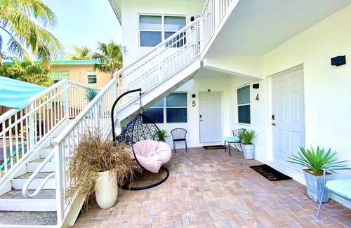 Hollywood South Central Beach Apartamento | Southwinds 3 for 2 Queen Studio Steps to Beach