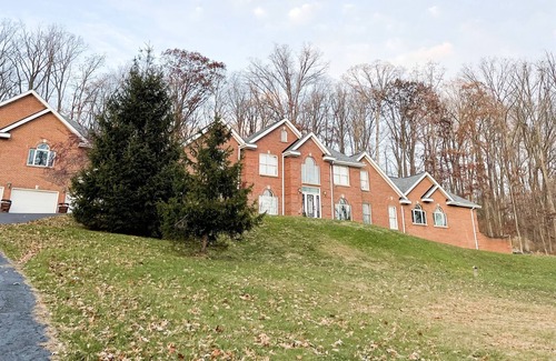 Chillicothe Casa | Sovereign Summerhill- With a pool & Hot Tub