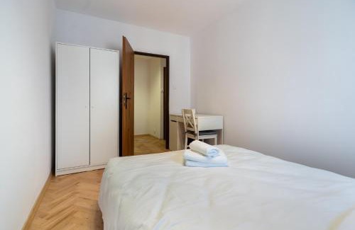 Katowice Apartamento | Sowińskiego Lakeside Calm Apartment by BookingHost