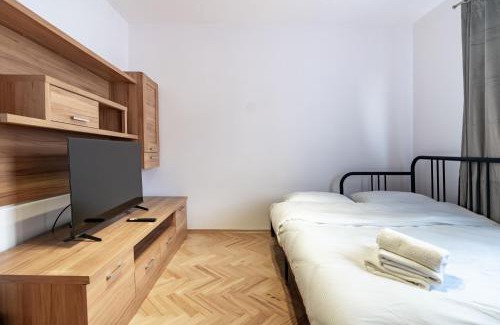 Katowice Apartamento | Sowińskiego Lakeside Calm Apartment by BookingHost