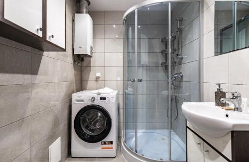 Katowice Apartamento | Sowińskiego Lakeside Calm Apartment by BookingHost