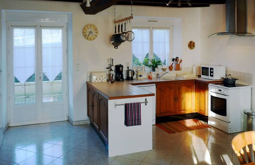 Saint-Thomas-de-Courceriers Casa | Spacious and Comfortable Fully Restored Farmhouse