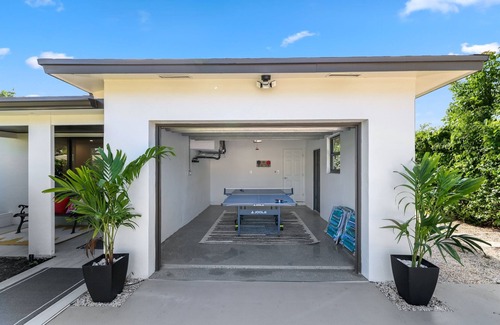 Boynton Beach Casa | SP: Luxury Delray/Chapel Hill Beach Retreat: Heated Pool, Porch & Ping Pong Fun!