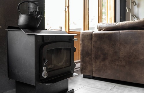 Saint-Brigitte-de-Laval Chalet De Esquí | SPA + cava + intimidad, cerca de la ciudad