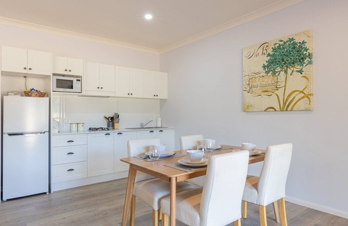 Pokolbin Chalet De Esquí | Spa Cottage, overlooking vineyard