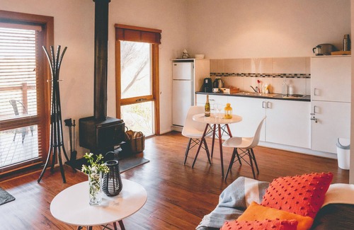 Daylesford Cabaña | Spa! Fireplace! Bush views! Walking distance to Daylesford. The perfect getaway
