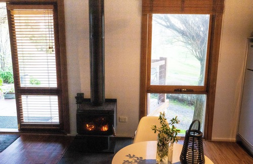 Daylesford Cabaña | Spa! Fireplace! Bush views! Walking distance to Daylesford. The perfect getaway