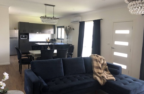 Cessnock Casa | Spa in the valley