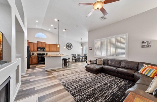 Rovey Farm Estates Casa | Spa like home, walk to the stadiums, with a private heated pool & newly updated!