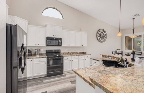 Rovey Farm Estates Casa | Spa like home, walk to the stadiums, with a private heated pool & newly updated!