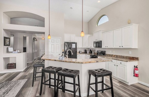 Rovey Farm Estates Casa | Spa like home, walk to the stadiums, with a private heated pool & newly updated!