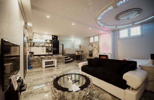 Novi Sad Apartamento | Spa Lux Diamond with Jacuzzi and private parking