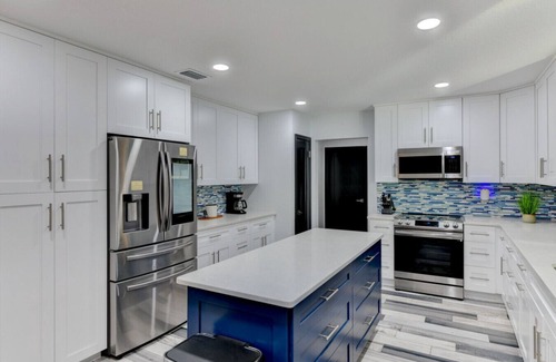Palma Sola Casa | Spa+Pool+Yard Games+2 Master+Upscale Area+Spacious